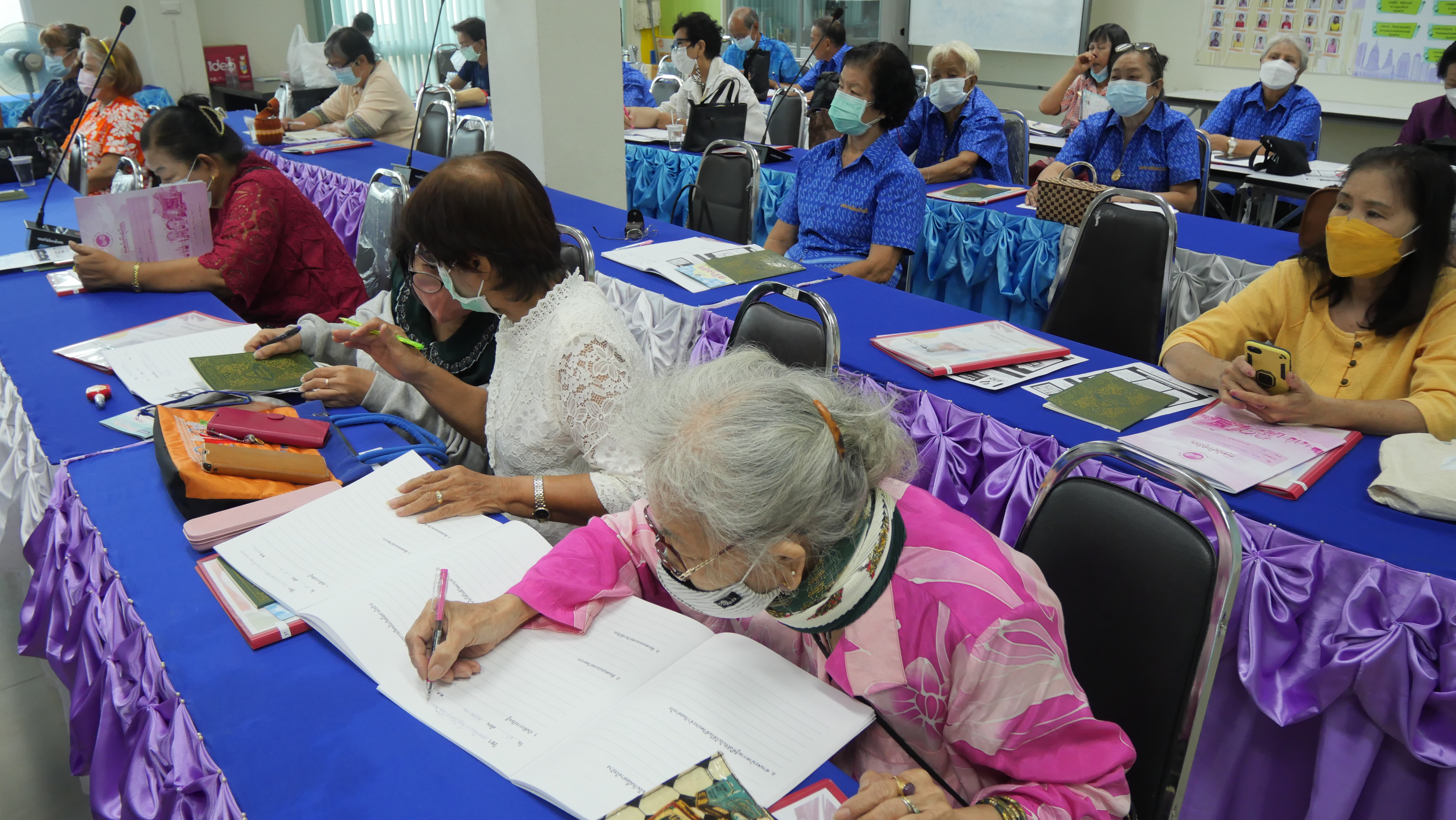 โครงการสถาบันสร้างสุข ผู้สูงวัย รุ่นที่ 2 ประจำปีงบประมาณ 2566  ครั้งที่ 12 เทศบาลเมืองบ้านบึง อำเภอบ้านบึง จังหวัดชลบุรี