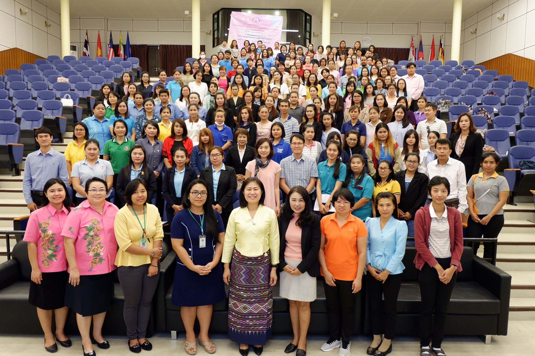 โครงการอบรมเชิงปฏิบัติการเพื่อพัฒนาศักยภาพผู้ปฏิบัติงานด้านเด็กปฐมวัยในสถานรับเลี้ยงเด็กเอกชน