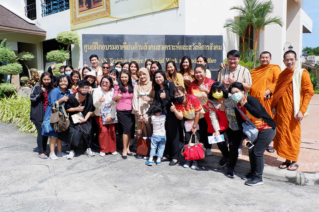 กิจกรรมเสริมสร้างการเรียนรู้และปฏิบัติการจากห้องเรียนสู่ชุมชน