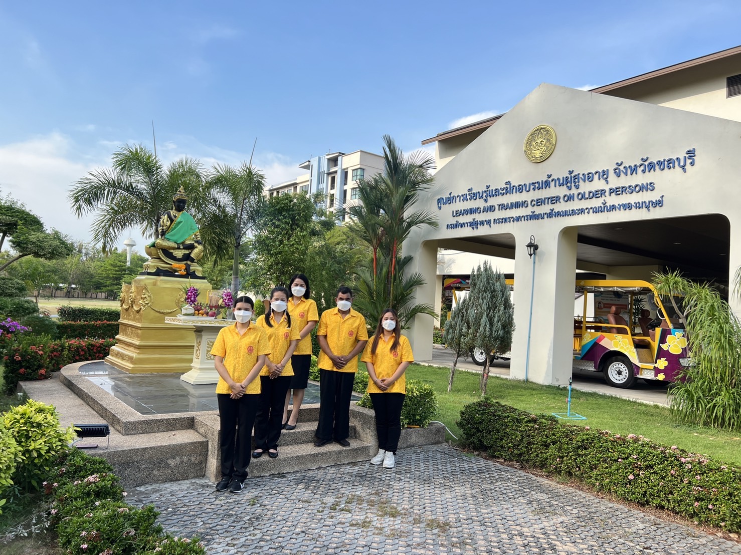 ไหว้สักการะพระประชาบดี เนื่องในโอกาสวันสถาปนากรมกิจการผู้สูงอายุ ครบรอบ 8 ปี