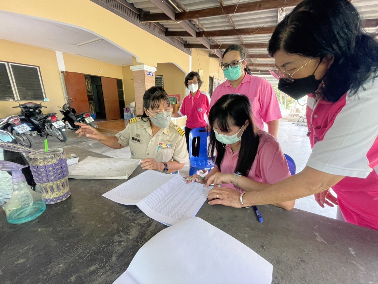 ลงพื้นที่เก็บข้อมูลครัวเรือนกลุ่มเปราะบาง ตำบลมาบไผ่ อำเภอบ้านบึง จังหวัดชลบุรี