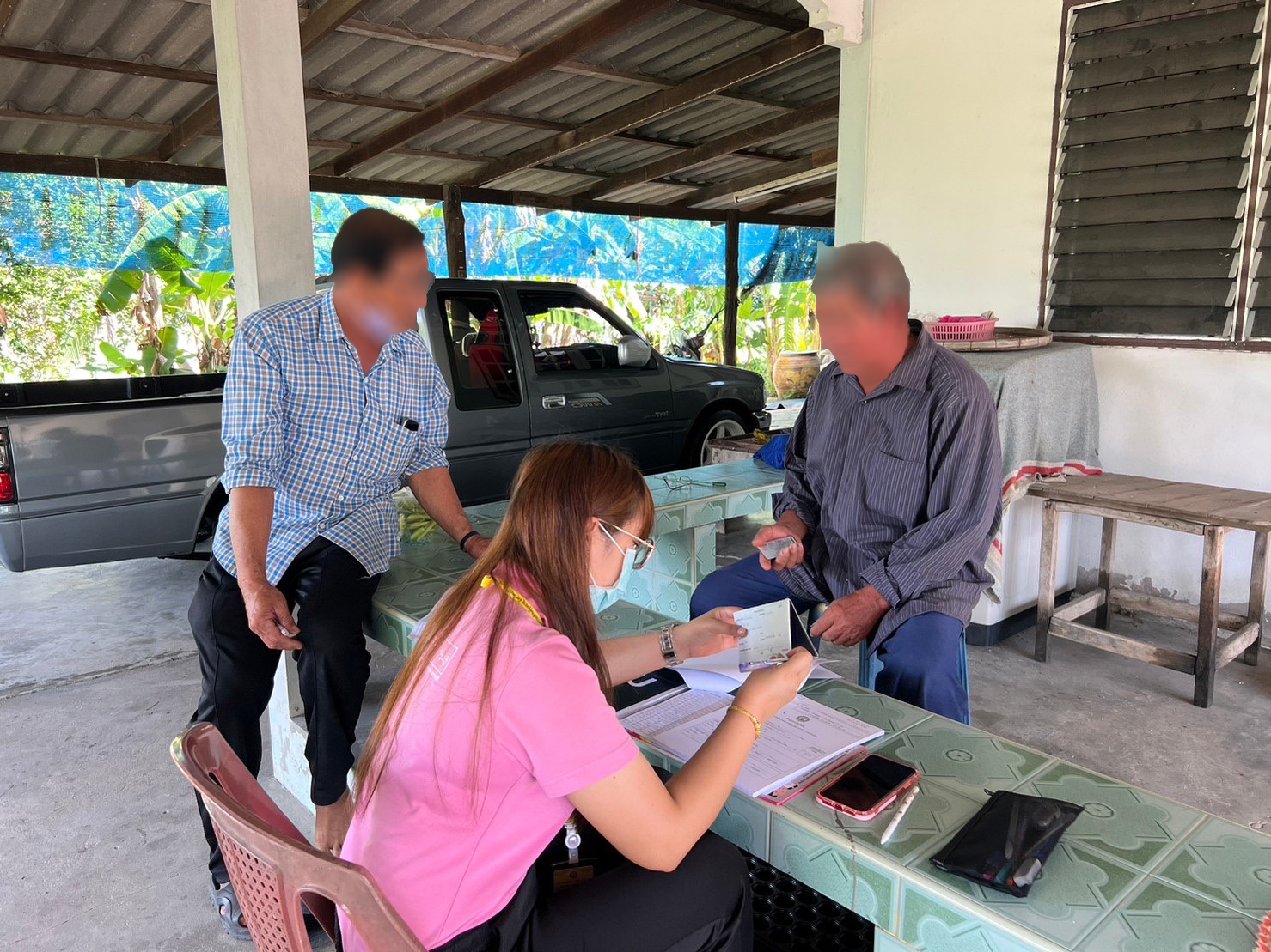 ลงพื้นที่เก็บข้อมูลครัวเรือนกลุ่มเปราะบาง ตำบลมาบไผ่  อำเภอบ้านบึง จังหวัดชลบุรี