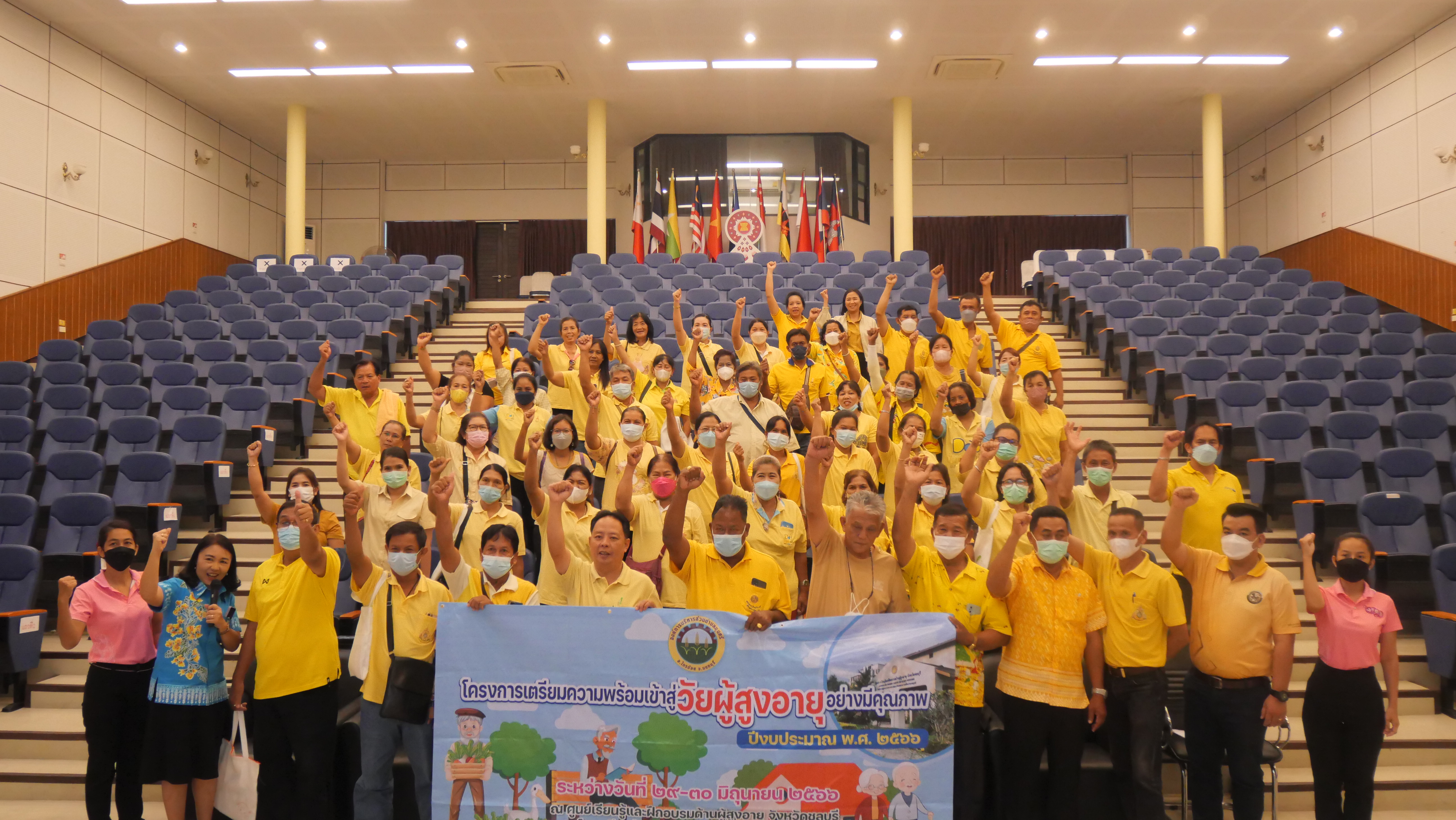 คณะศึกษาดูงานจากองค์การบริหารส่วนตำบลขุนศรี อำเภอไทรน้อย จังหวัดนนทบุรี