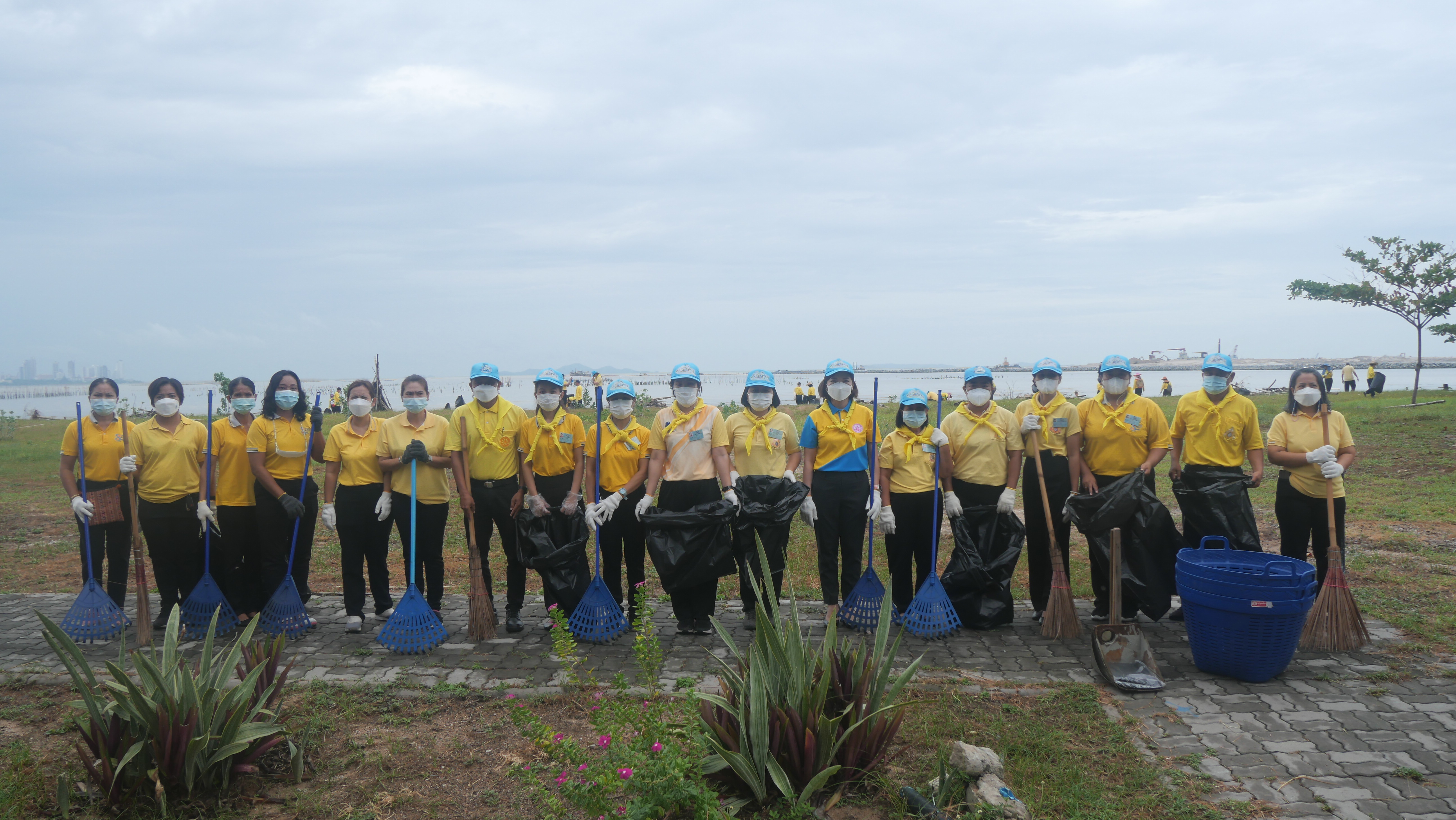 กิจกรรมจิตอาสาเก็บขยะริมหาด ร่วมกับหน่วยงาน One Home พม.  จังหวัดชลบุรี เพื่อถวายพระราชกุศลเนื่องในโอกาสวันเฉลิมพระชนมพรรษา  พระบาทสมเด็จพระเจ้าอยู่หัว (28 กรกฎาคม 2566)